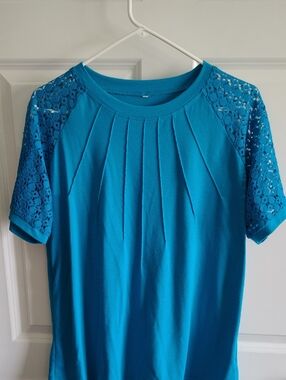 Lace-Sleeve Teal Pleated Women's Tee